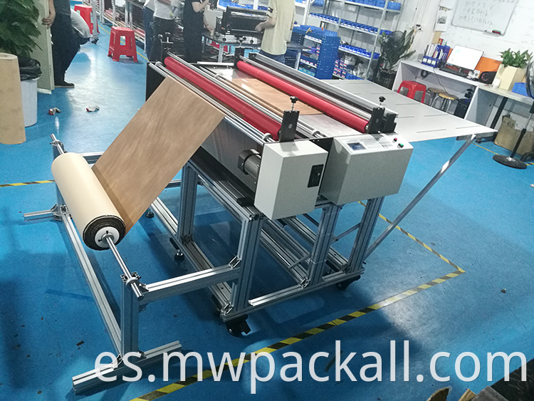 Máquina de corte de tela de tela de tiras no tejida automática /película de poliéster de PVC Rollo no tejido a máquina de corte